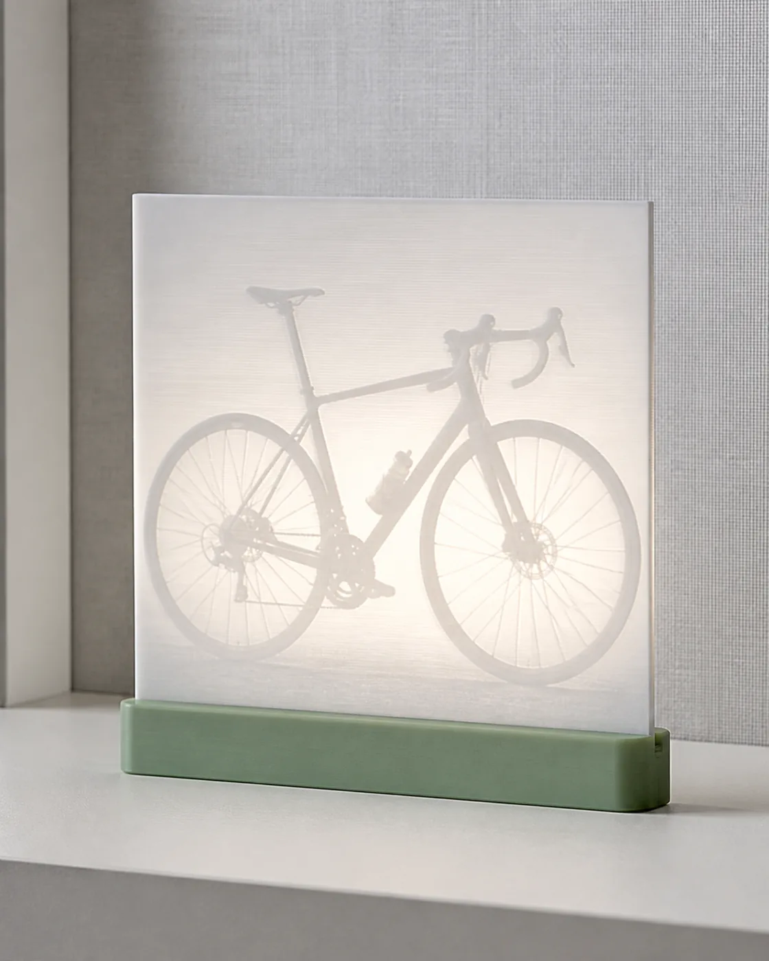 Freistehendes Lithophane-Bild mit Alpenmotiv und grünem Fuss